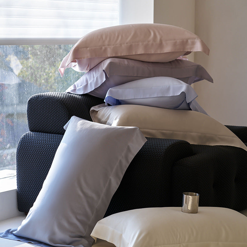 Satin pillowcase set made of combed cotton satin with a silky sheen and fine piping