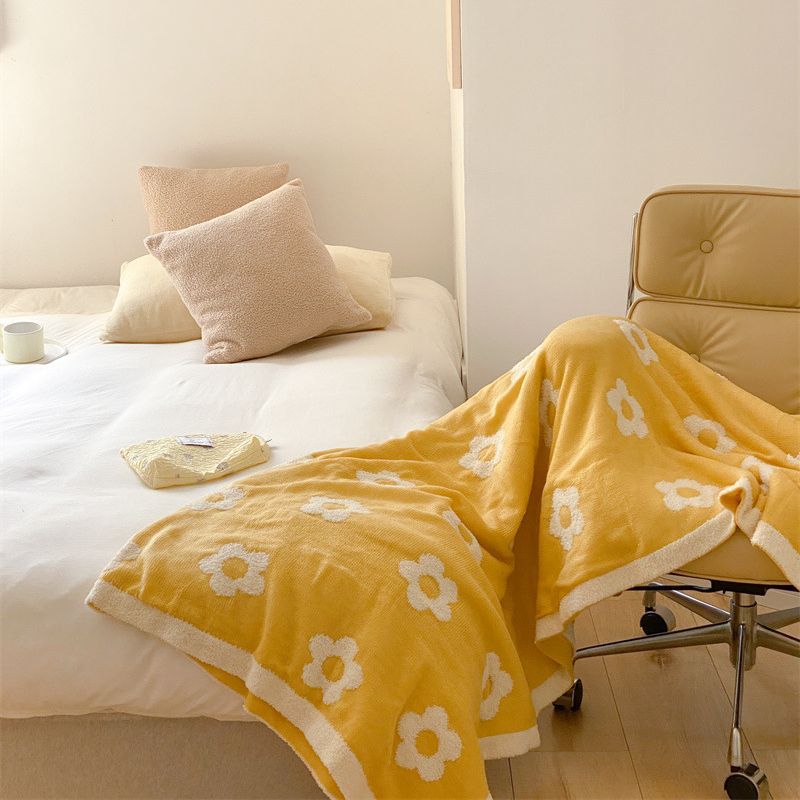 Unisex Cozy Blanket with Floral Design Stornfield