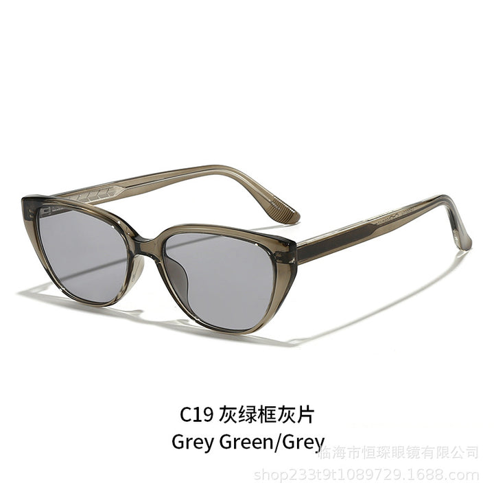 Women Cat-Eye Sunglasses with trendy leopard pattern and sturdy frame Stornfield