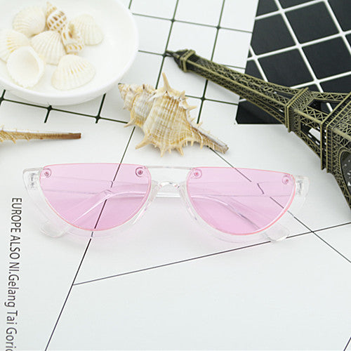 Women Cat-Eye Glasses with distinctive frame and mirrored lenses Stornfield