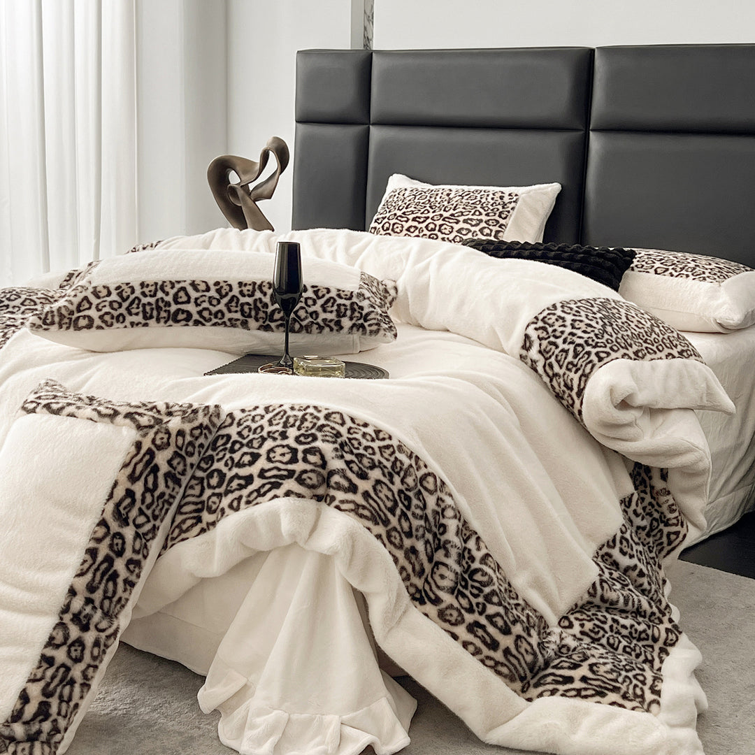 Cozy microfiber bedding set with faux fur throw and leopard border