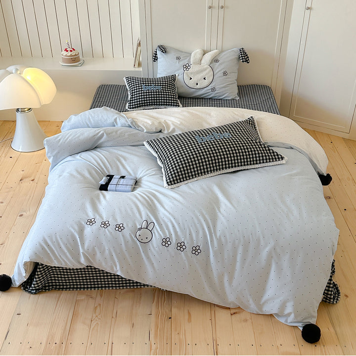 Children's bedding set with embroidered rabbit motif, checkered pillow and pom-pom