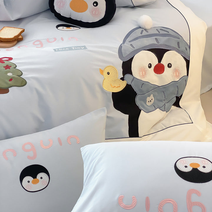 Children's bedding set with penguin appliqué and soft cotton blend
