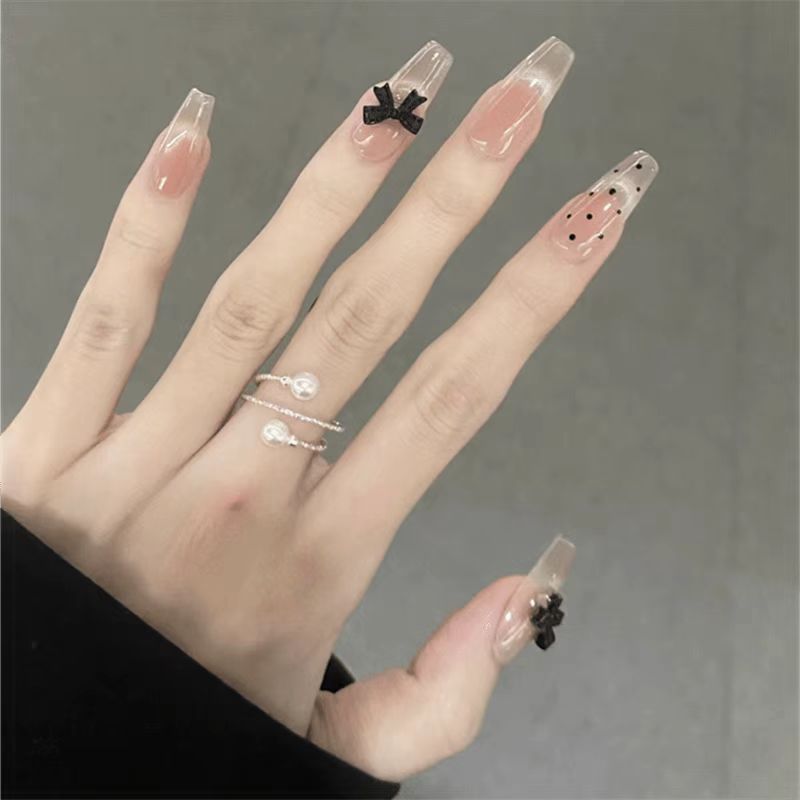 Artificial nails with playful bow design Stornfield