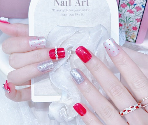 Elegant Nail Art with Gloss Finish Stornfield