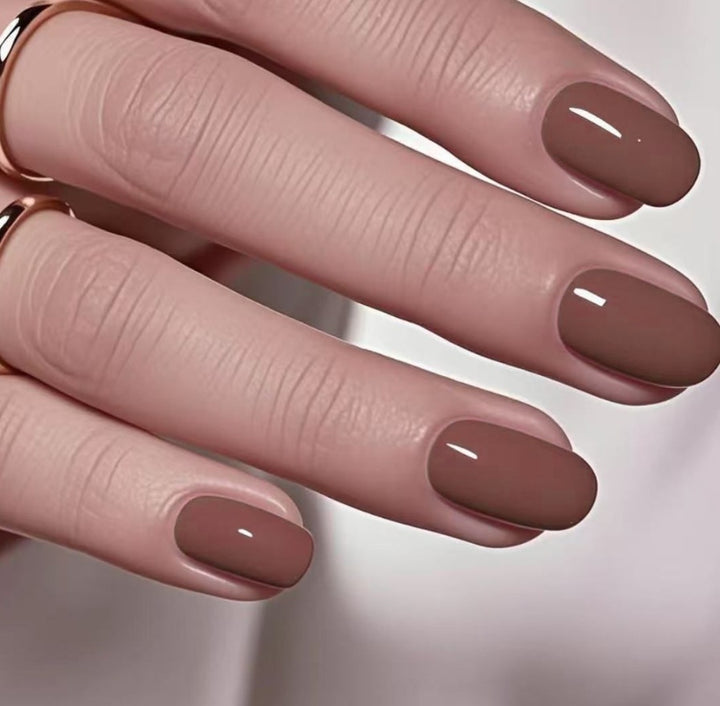 Glossy Oval-Shaped Nail Enhancements Stornfield