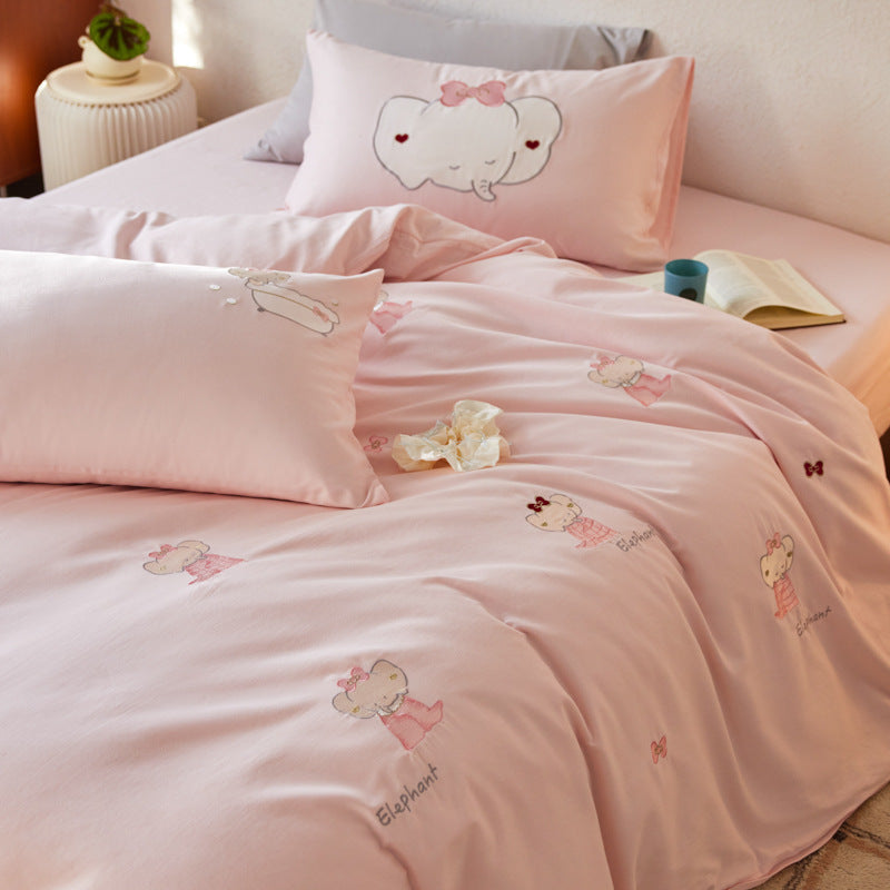 Children's bedding set with embroidered elephant motifs and soft cotton satin