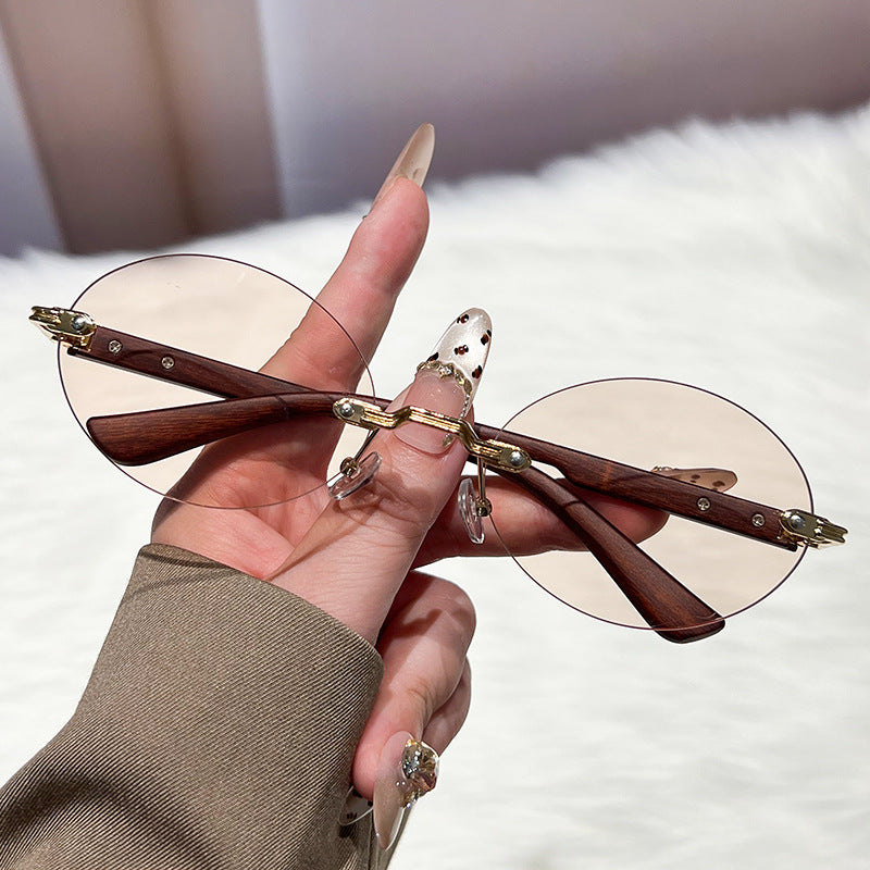 Ladies fashionable and elegant sunglasses with oval design Stornfield