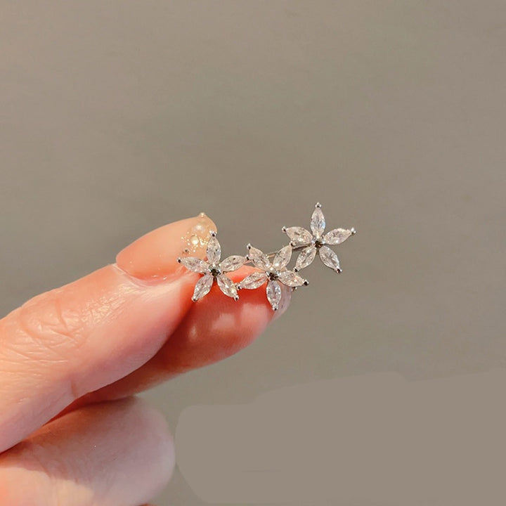 Flower brooch made of radiant gemstones Stornfield