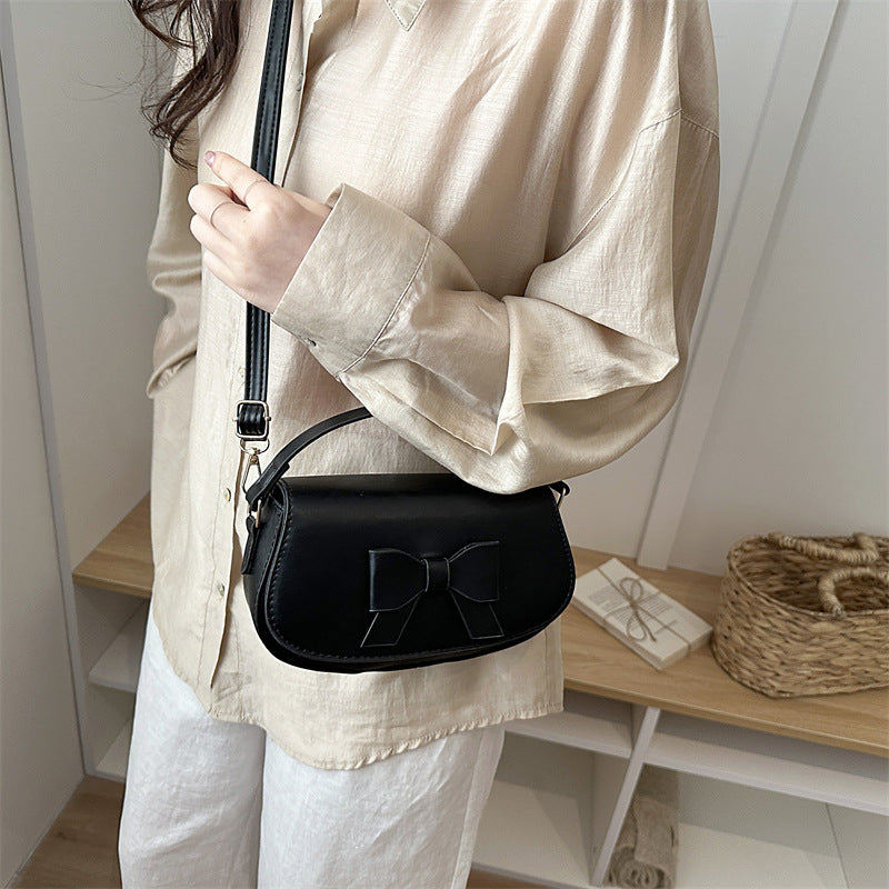 Elegant Bow-Detail Crossbody Bag