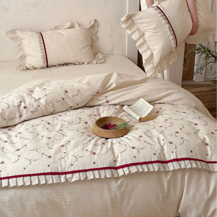 Ruffled-Edge Cotton-Linen Quilted Duvet Cover Set with Embroidered Vine Motif