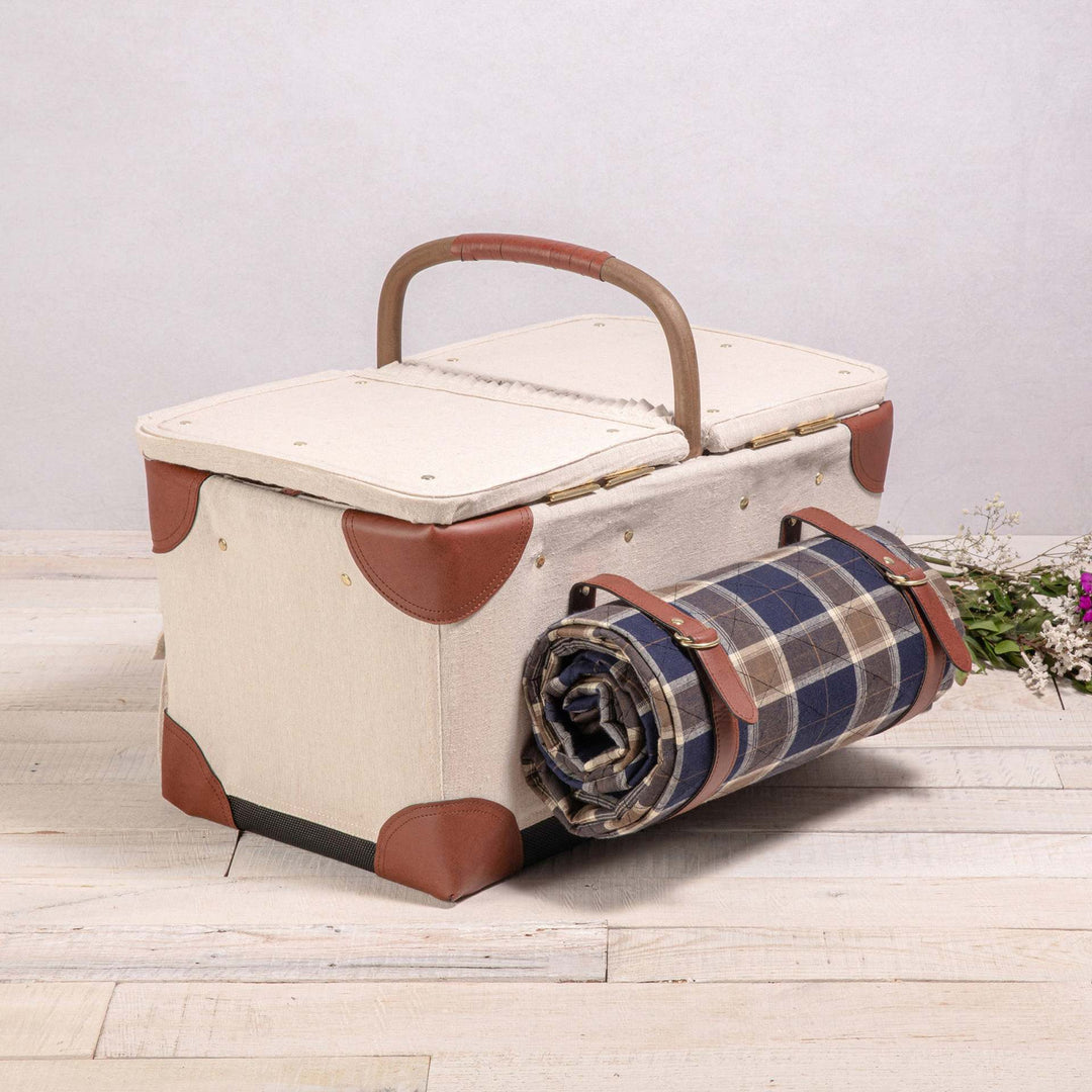 Women’s picnic basket with integrated dish set and wine glasses Stornfield