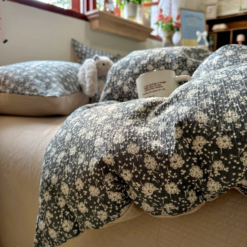 Floral Patterned Quilted Bedding Set