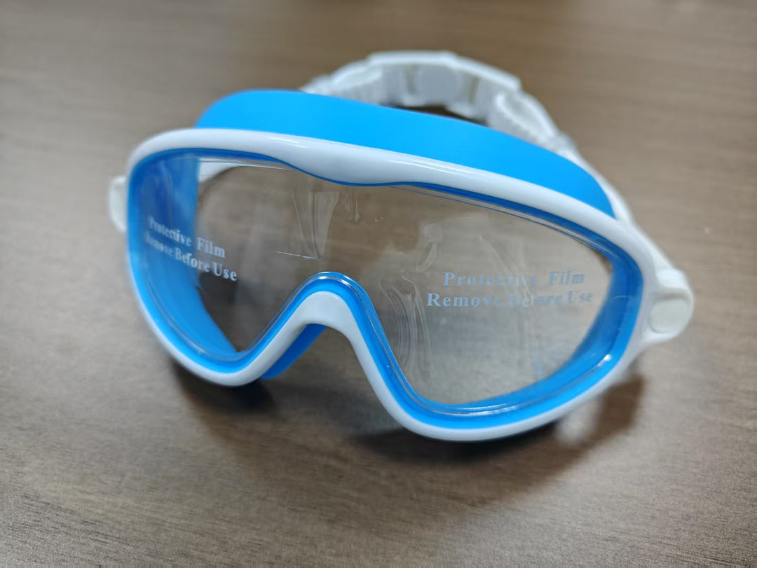 Swimming mask with wide field of vision and UV protection Stornfield