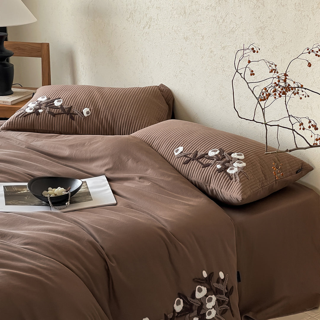 Quilted Ribbed Pillow Sham & Embroidered Duvet Cover Set