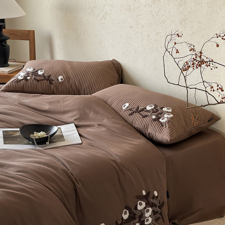 Quilted Ribbed Pillow Sham & Embroidered Duvet Cover Set