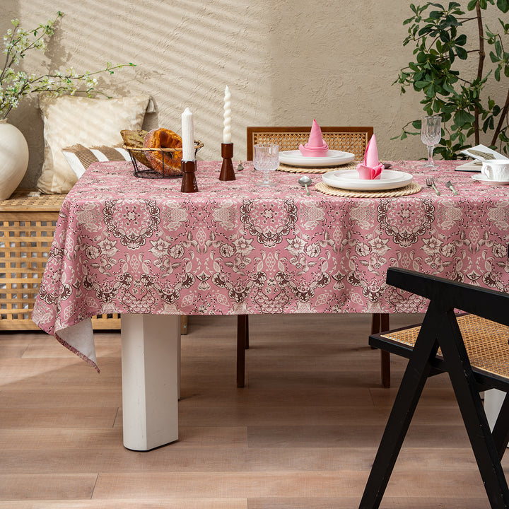 Rectangular tablecloth in country house style made of cotton blend fabric with floral all-over print Stornfield