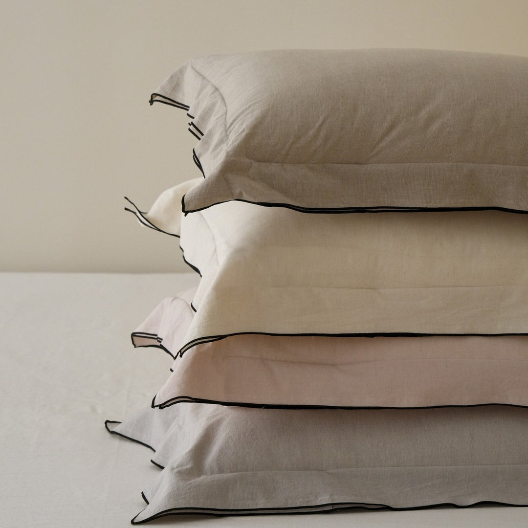 Reversible Linen-Blend Duvet Cover Set with Contrasting Piped Edge and Pillow Shams