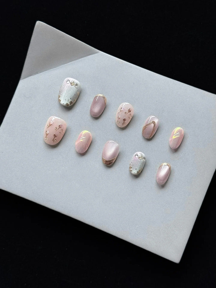 Artistic Press-On Nail Art Set with Elegant Floral Design
