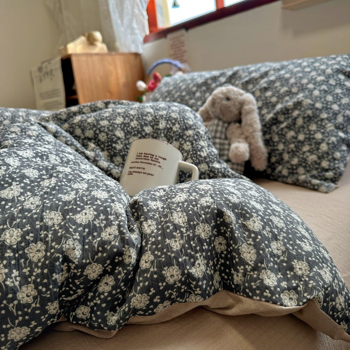 Floral Patterned Quilted Bedding Set
