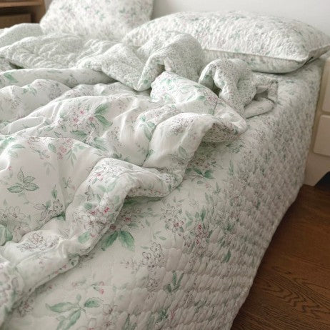 Breathable Cotton Floral Duvet Cover Set with Quilted Lightweight Comforter & Pillow Shams
