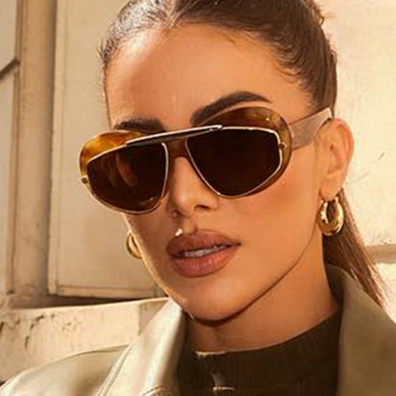 Women futuristic sunglasses with elegant frame Stornfield