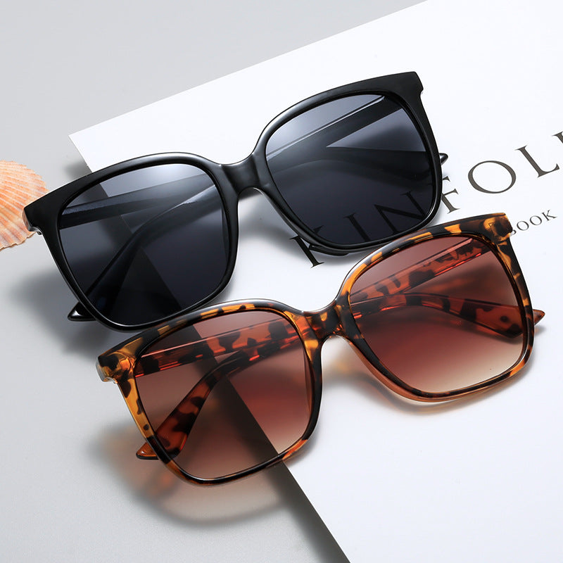 Women's modern and stylish sunglasses with square frame Stornfield