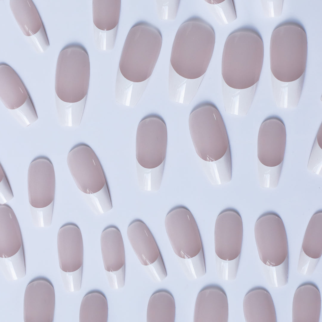 Elegant French Tip Acrylic Nail Set