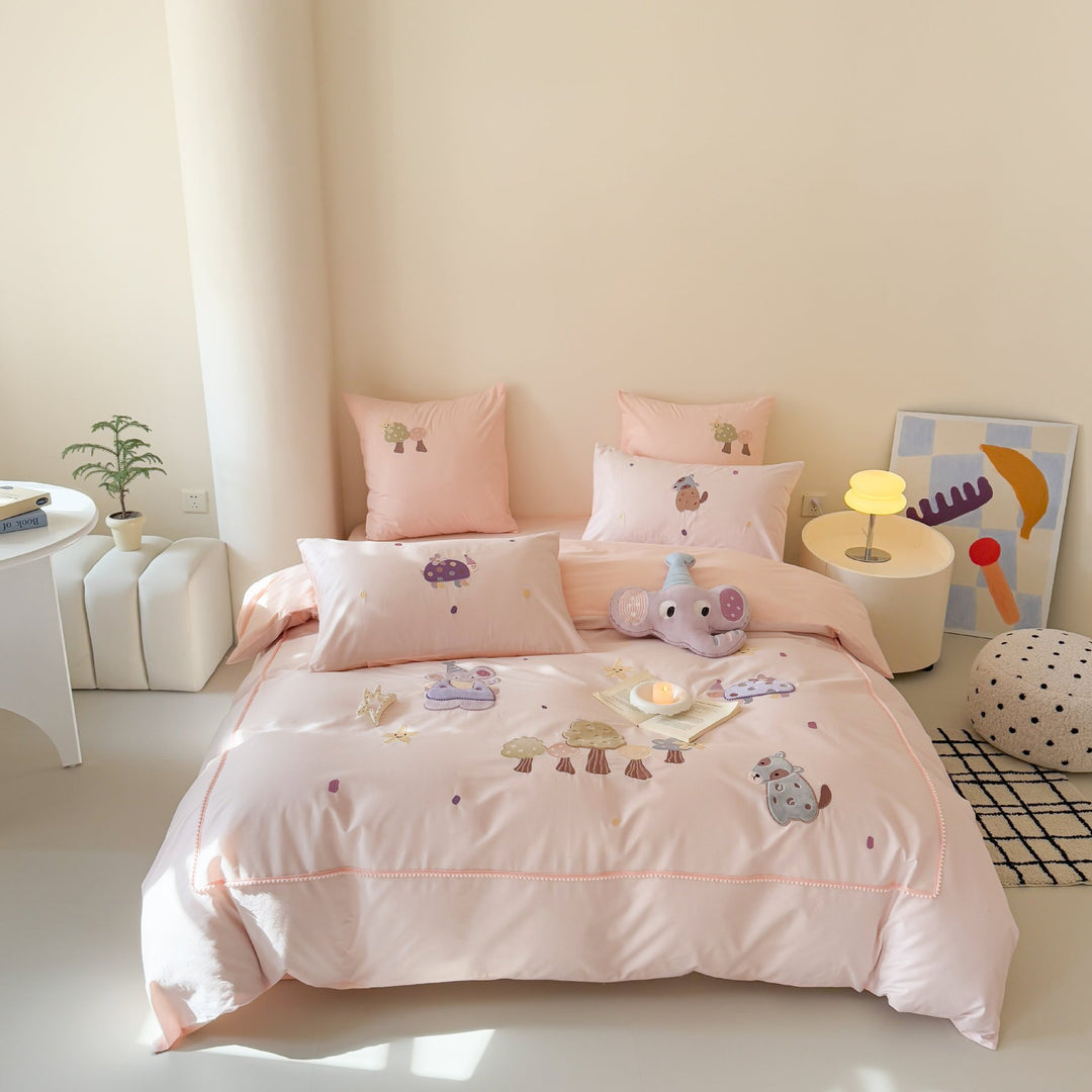 Crocodile Appliqué Cotton Duvet Cover Bedding Set with Plush Accent Pillow