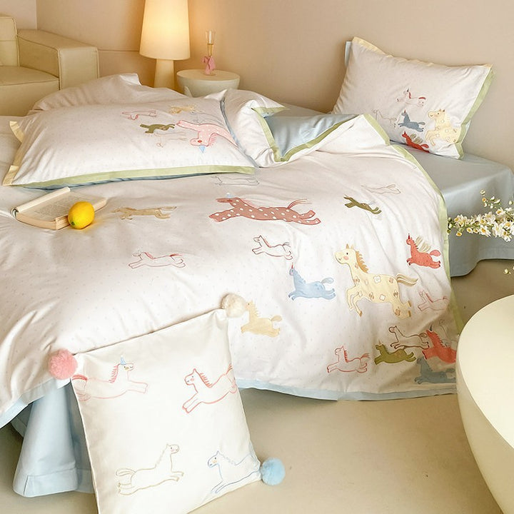 Children's bedding set with unicorn and horse print made of soft cotton satin