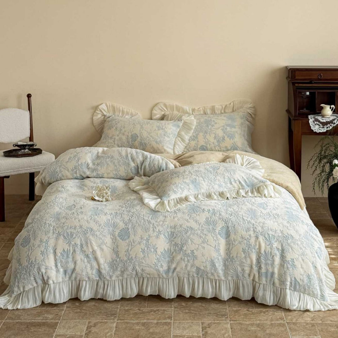 Luxurious Ruffled Bed Linen Set with Jacquard Floral Pattern and Quilted Bedspread
