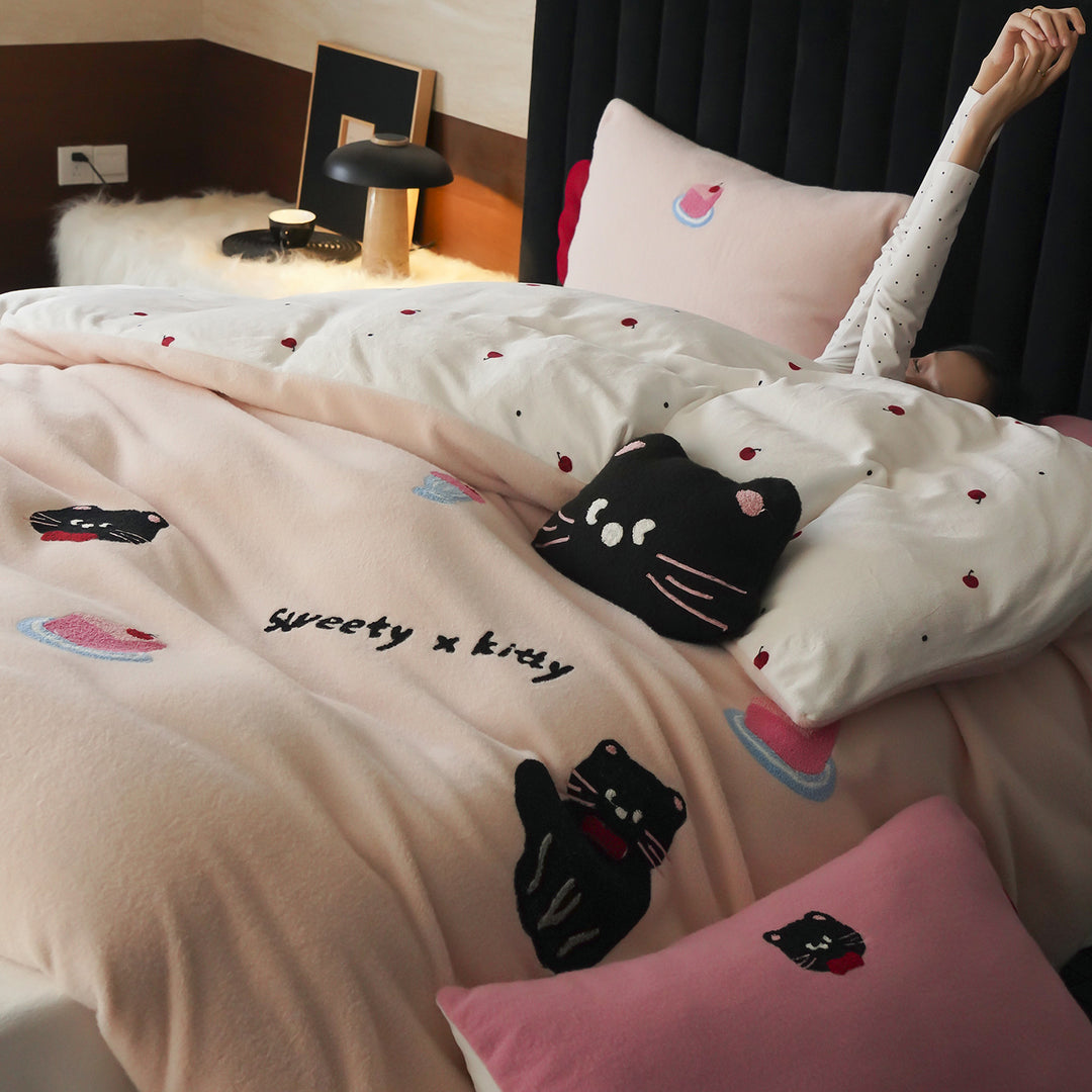 Quilted fleece bedding set with dog motifs and paw embroidery.