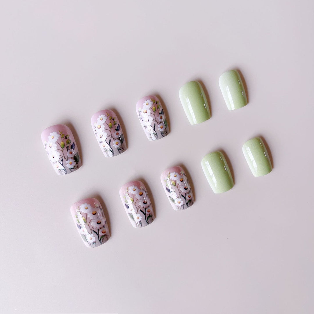 Artificial nail set with floral 3D applications Stornfield