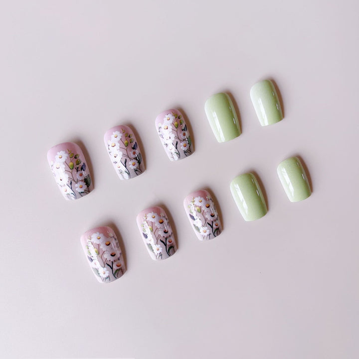 Artificial nail set with floral 3D applications Stornfield