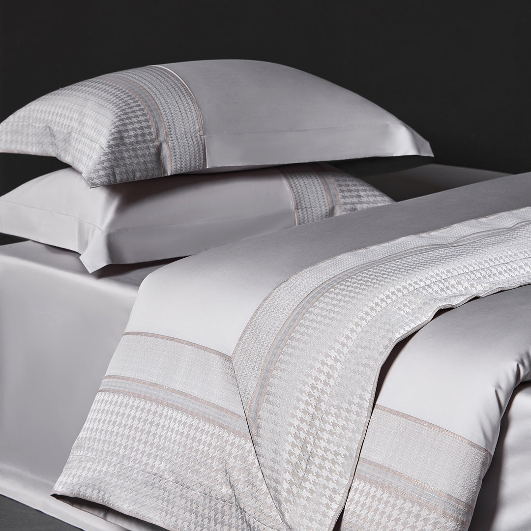 Luxurious cotton satin bedding set with houndstooth jacquard border and pillowcases