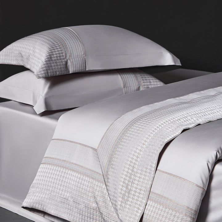 Luxurious cotton satin bedding set with houndstooth jacquard border and pillowcases
