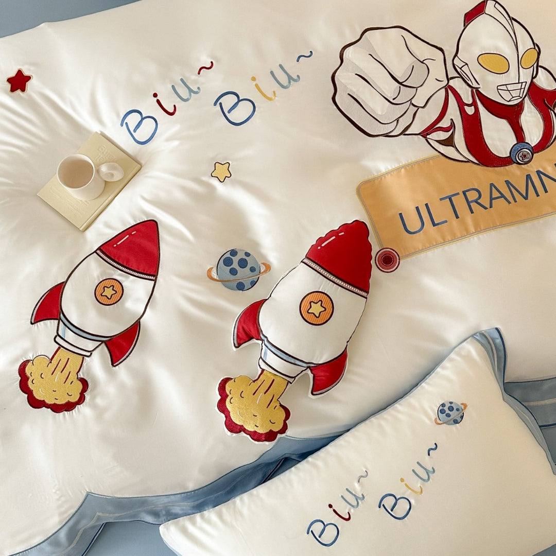 Children's satin bedding set with embroidered rocket and superhero motif