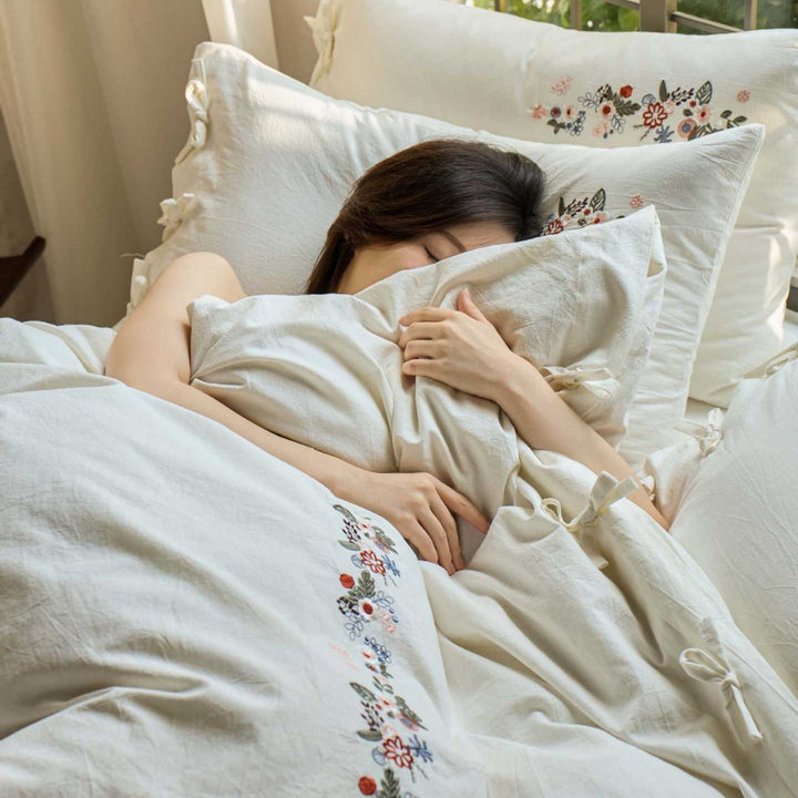 Embroidered Cotton-Linen Duvet Cover Set with Delicate Floral Border and Tie-Trim Shams