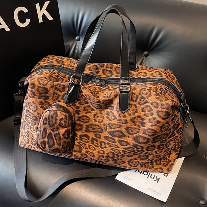 Weekend travel bag in fashionable leopard pattern Stornfield
