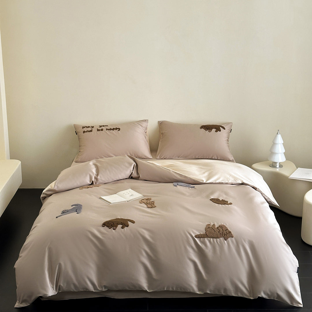 Embroidered Satin-Feel Duvet Cover Set with Cozy Animal Appliqués