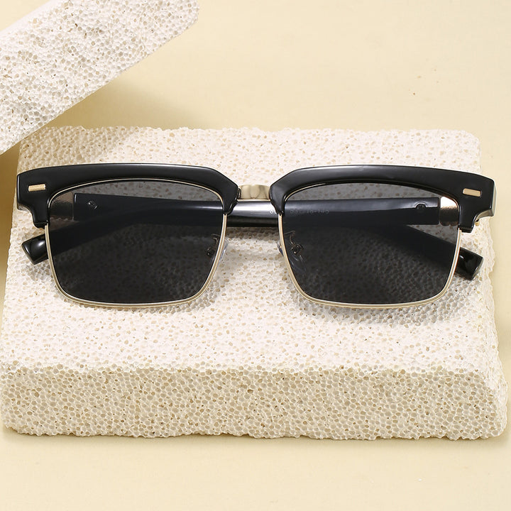 Fashion sunglasses with square frame and stylish design Stornfield