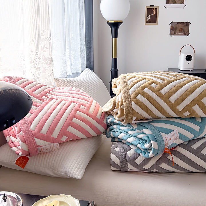 Lightweight Quilted Cotton Coverlet with Matelassé Raised Circle Pattern