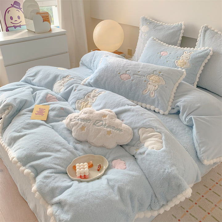 Cozy velvet bedding set for children with embroidered cloud motifs and pompom border