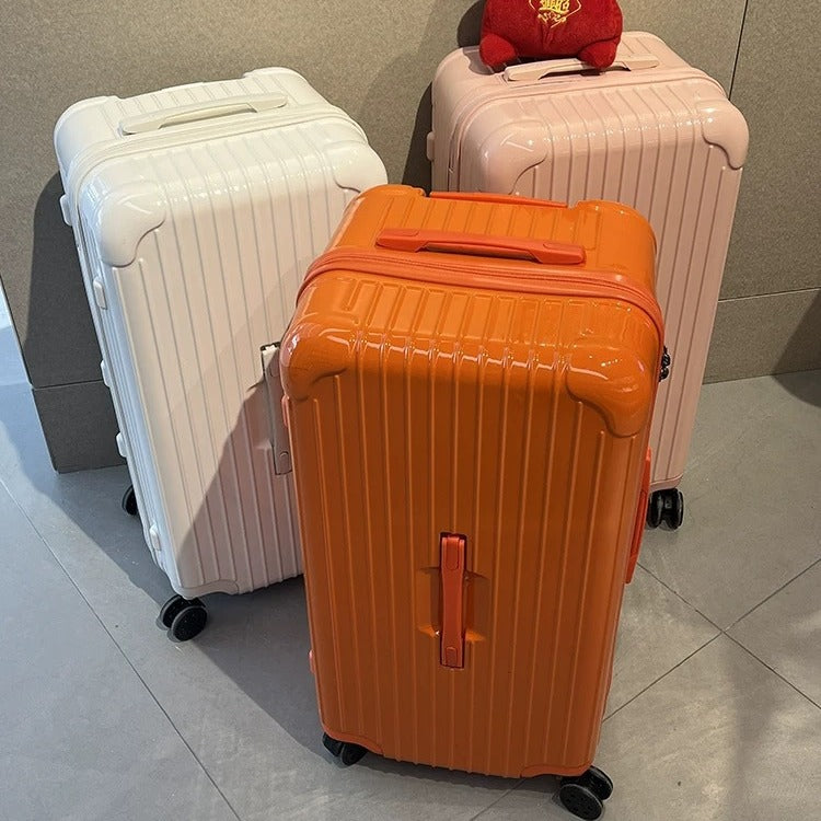 Smart Charging Rolling Suitcase Stornfield