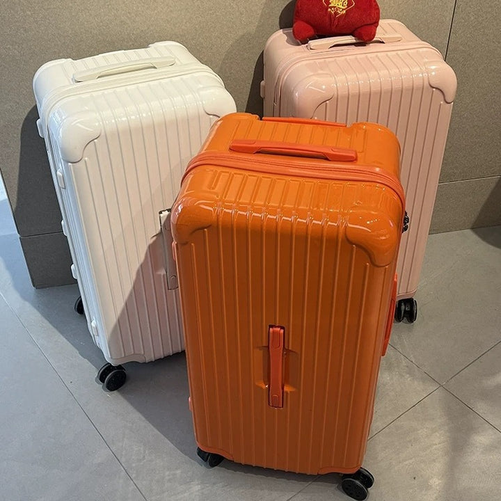 Smart Charging Rolling Suitcase Stornfield