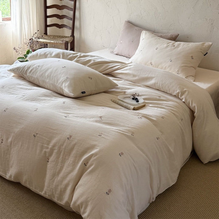 Embroidered Small-Scatter Floral Linen-Cotton Duvet Cover Set with Pillowcases