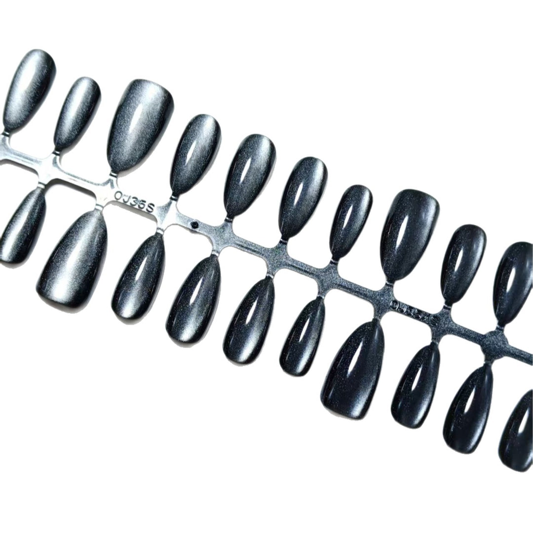 Shiny artificial nails Stornfield