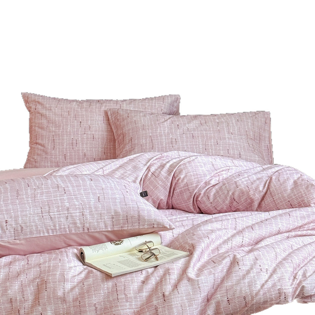 Fine woven bed linen set made of cotton satin with subtle texture and reversible design