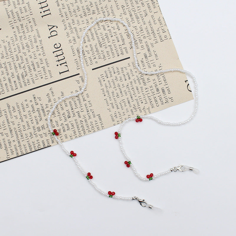 Elegant Pearl Chain Eyewear Holder Stornfield