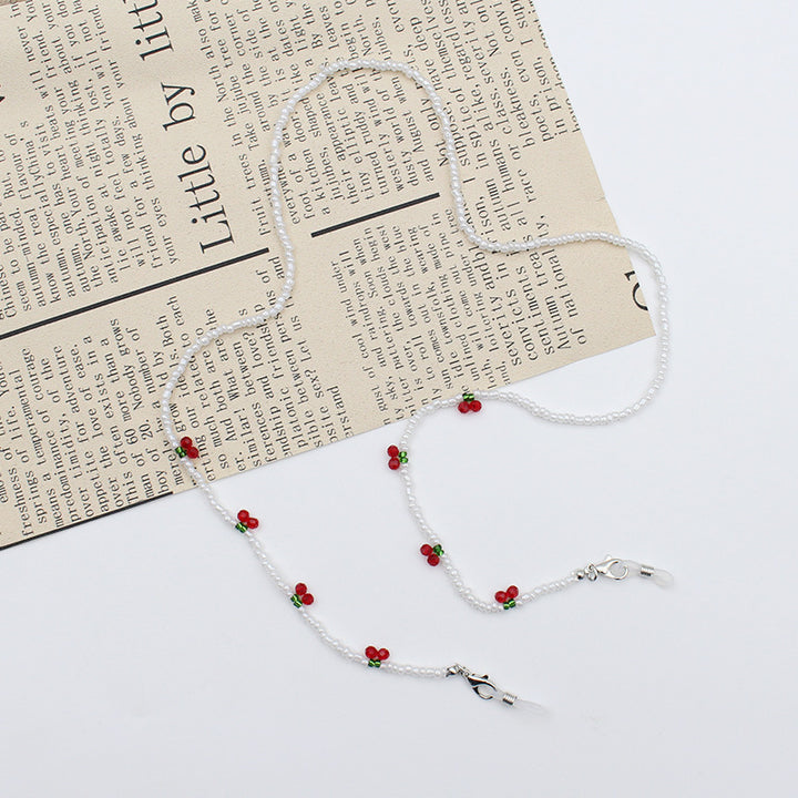 Elegant Pearl Chain Eyewear Holder Stornfield